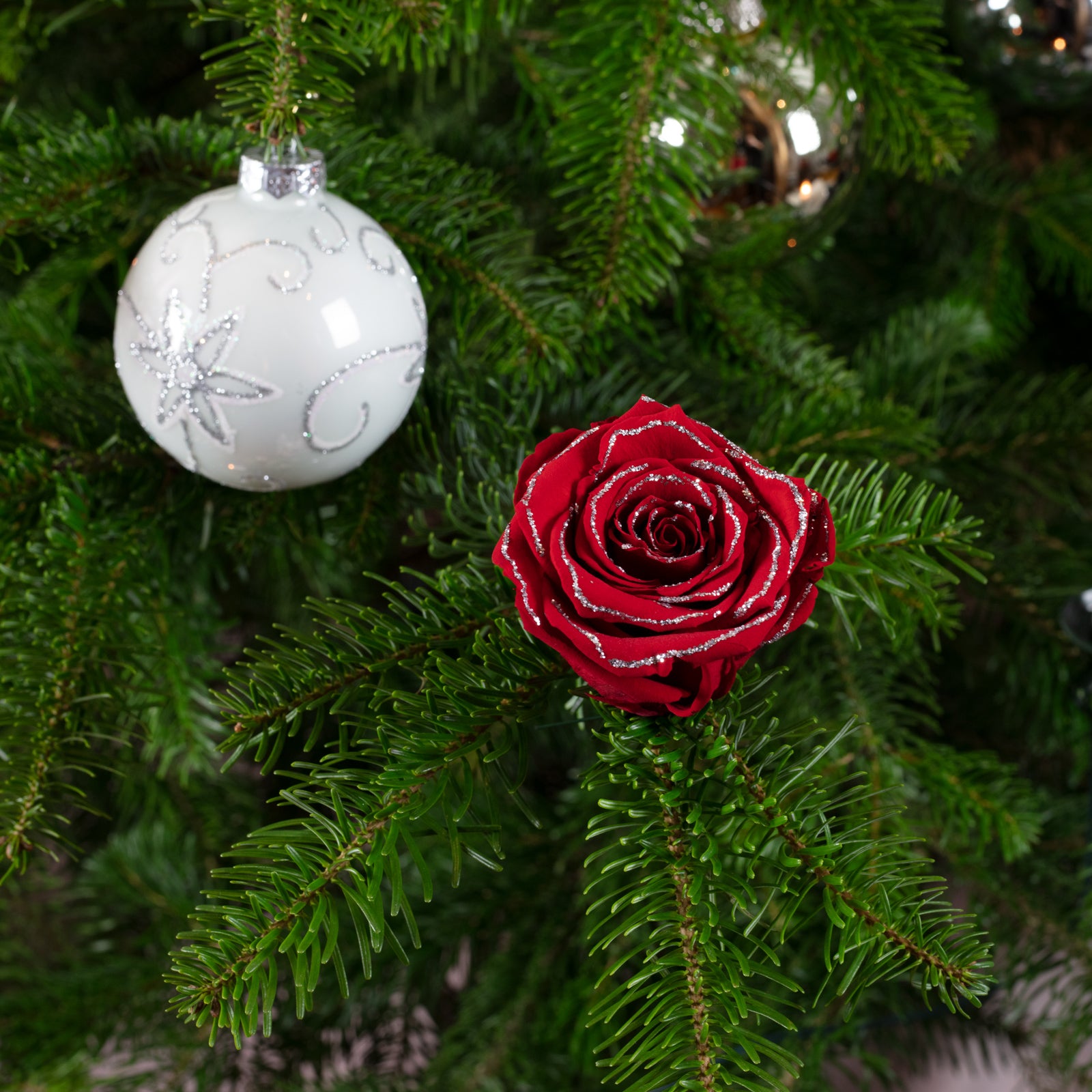 6er-Pack handgefertigte echte Christbaumschmuck-Rosen rot mit Glitzerrand