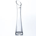 Vase SOLO DIAGO en verre transparent à coupe diagonale, 4,5 x 4,5 x 26 cm.